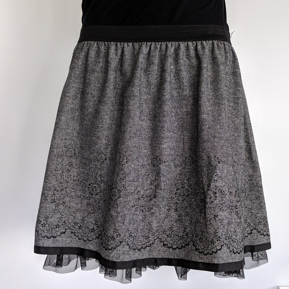 Wool blend skirt with fadeout flocked design